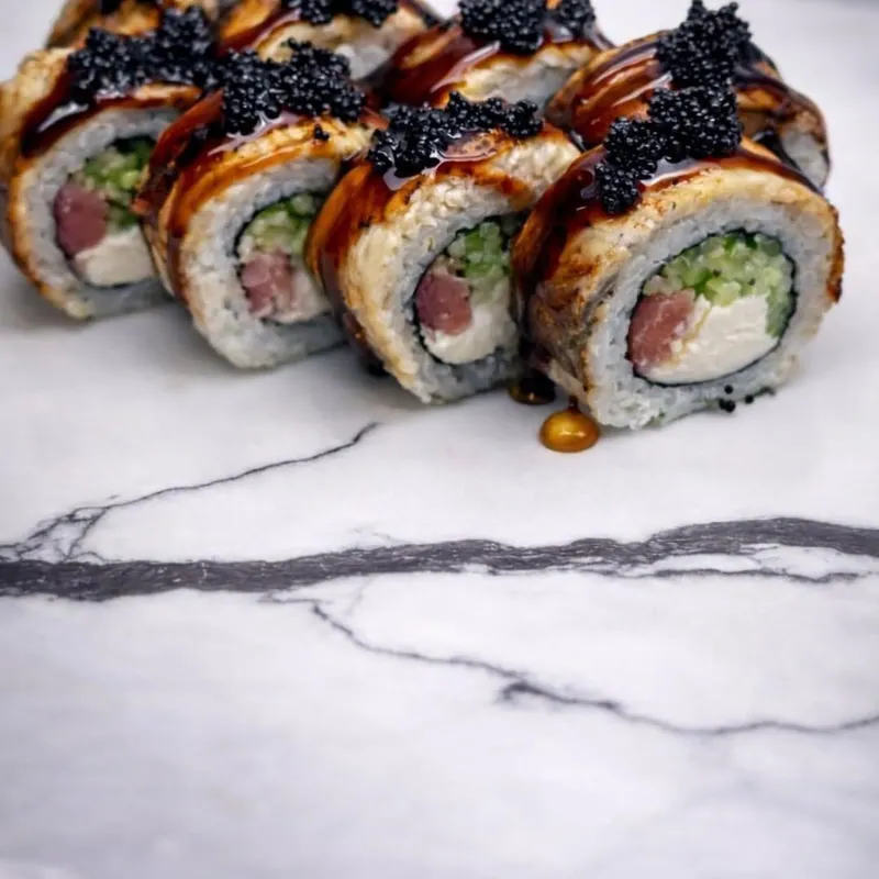 Dragon tuna roll 8 ədəd